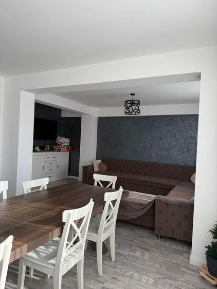 Apartament cu 3 camere decomandat în Cornitoiu