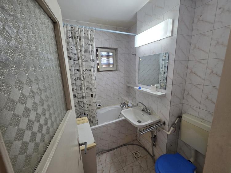 Apartament cu 2 camere decomandat în Calea București
