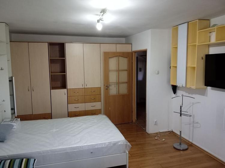 Garsonieră decomandată, mobilată în Vitan