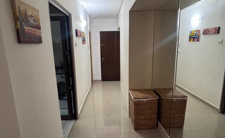 Apartament cu 2 camere decomandat în Văcăresti