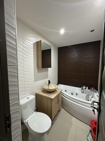 Apartament cu 2 camere decomandat în Uiești