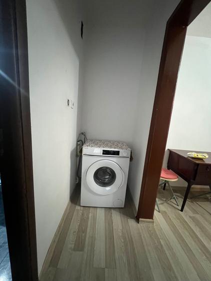 Apartament cu 3 camere decomandat în Girocului