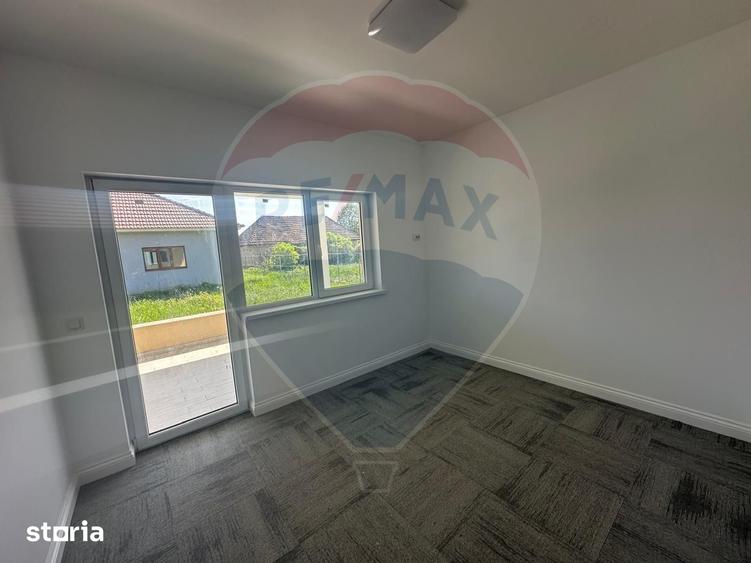 Casă cu 4 camere cu Teren 715 Mp în Central