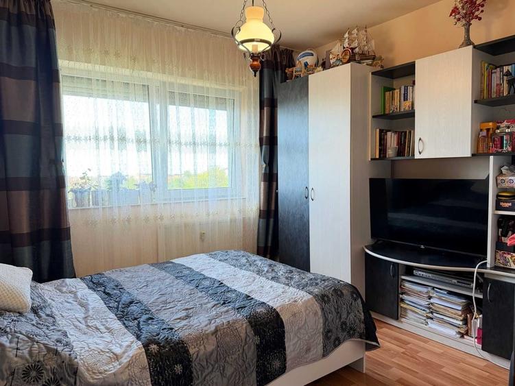Apartament cu 3 camere decomandat în Nufărul