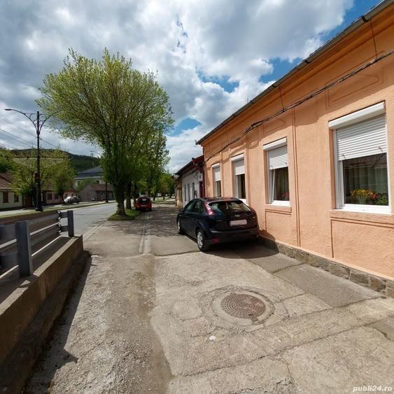 Casă cu 6 camere cu Teren 300 Mp în Muncitoresc