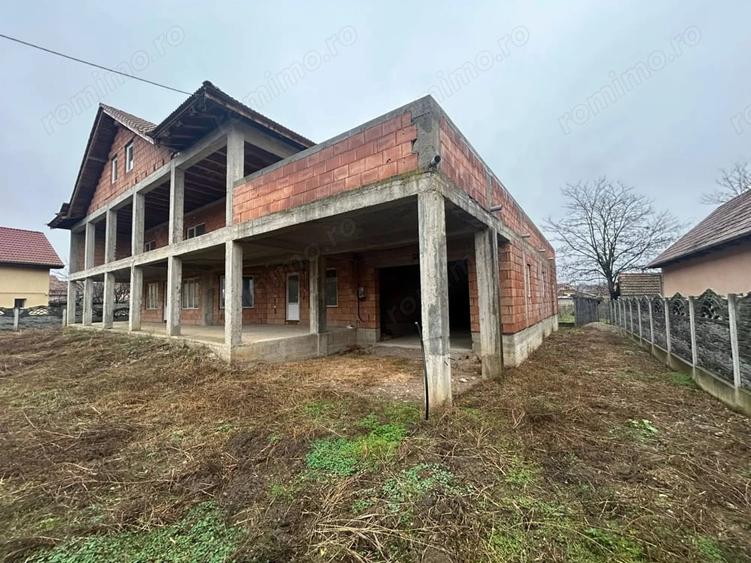 Casă cu 6 camere cu Teren 1150 Mp în Mihalț