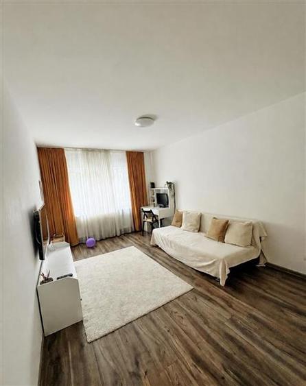 Apartament cu 3 camere decomandat, mobilat în Lipovei