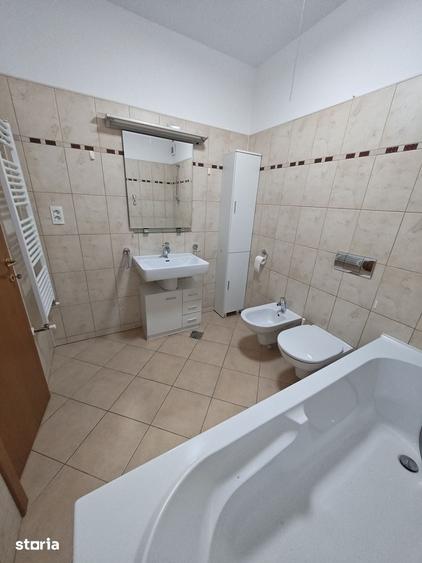 Apartament cu 3 camere decomandat, mobilat în Moșilor