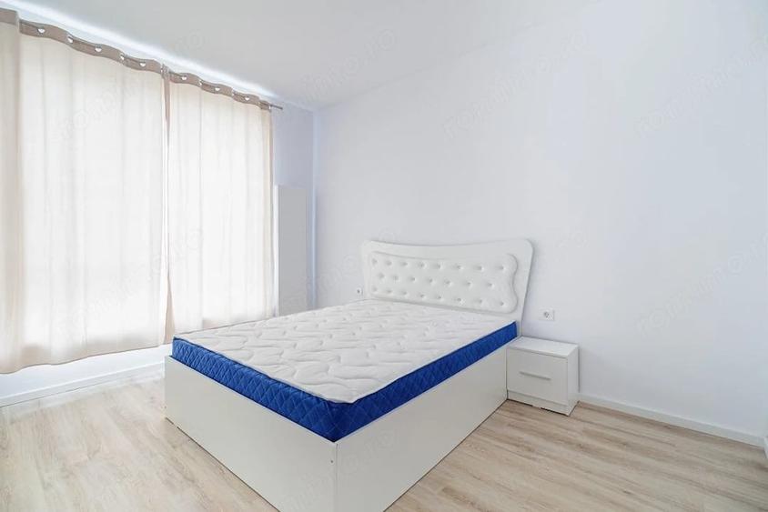 Apartament cu 3 camere semidecomandat în 1 Decembrie