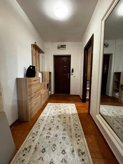 Apartament cu 4 camere semidecomandat în Tătărași