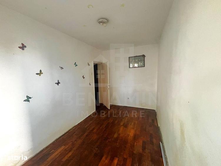 Apartament cu 3 camere semidecomandat în Tractorul
