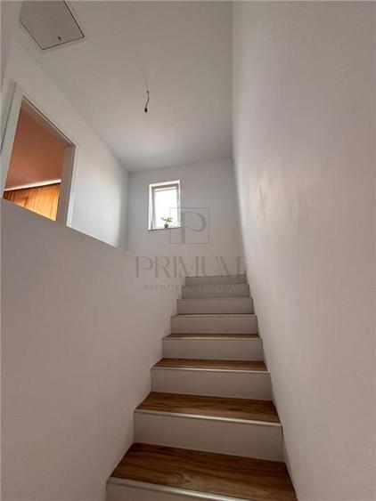 Duplex cu 4 camere cu Canalizare în Moșnița Nouă