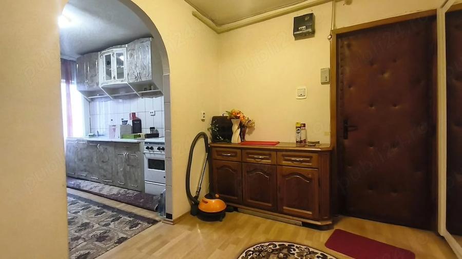 Garsonieră decomandată în Central