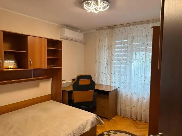 Apartament cu 3 camere decomandat, mobilat în Sebastian