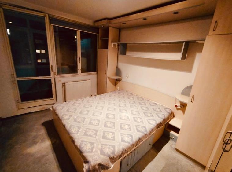Apartament cu 3 camere semidecomandat, mobilat în Dristor