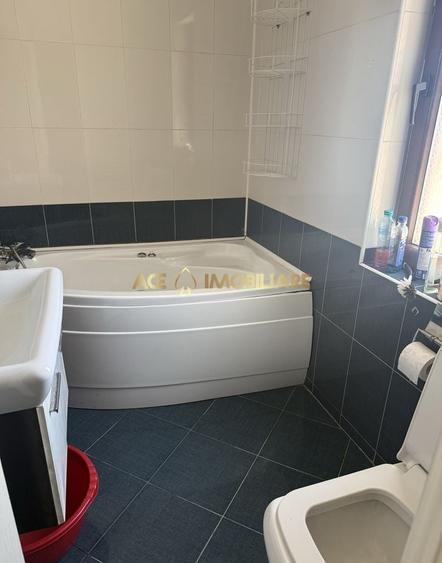 Apartament cu 3 camere semidecomandat, mobilat în Păcii