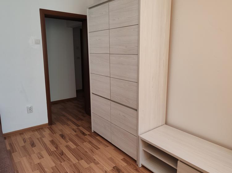 Apartament cu 3 camere semidecomandat, mobilat în Centrul Civic