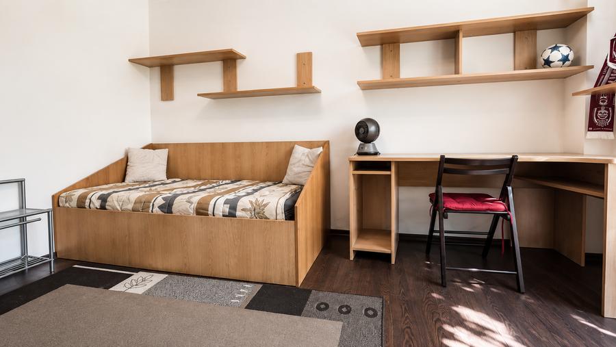 Apartament cu 3 camere semidecomandat în Braytim