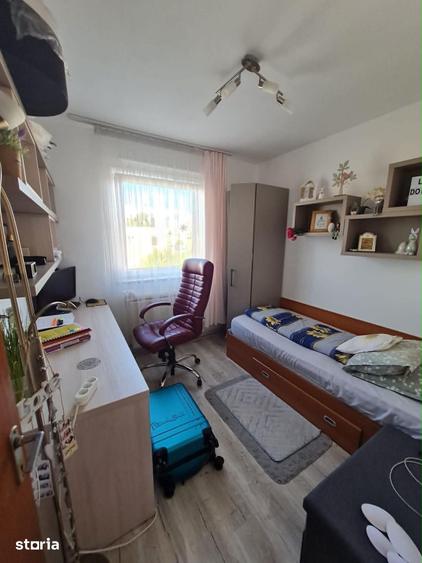 Apartament cu 3 camere semidecomandat în Astra