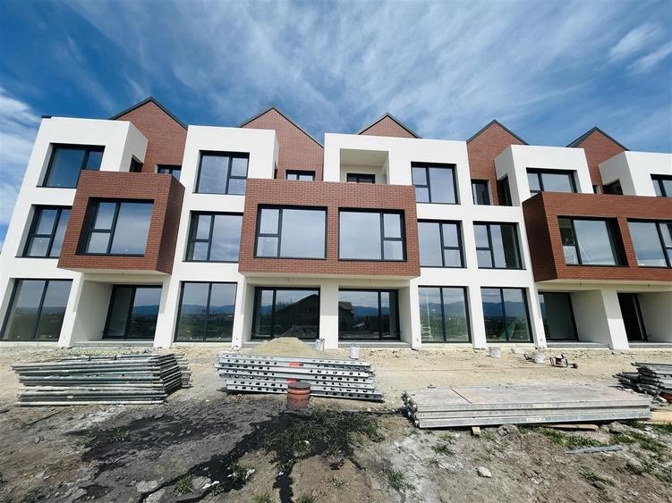 Duplex cu 4 camere cu Canalizare în Gușterița