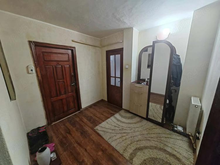 Apartament cu 2 camere decomandat în Piața Centrală