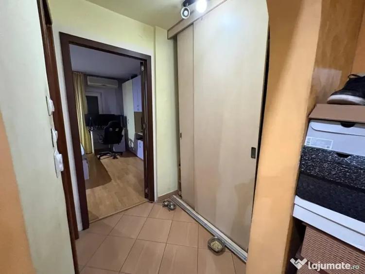 Apartament cu 3 camere decomandat în Vitan