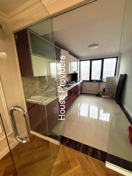 Apartament cu 3 camere în 1 Mai
