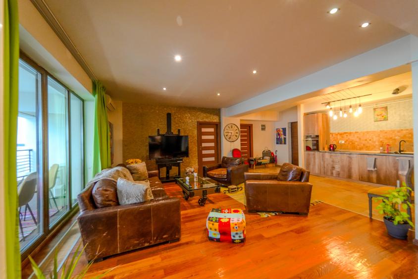 Apartament cu 3 camere decomandat în Central