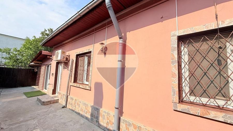 Casă individuală cu 4 camere cu Teren 428 Mp în Central