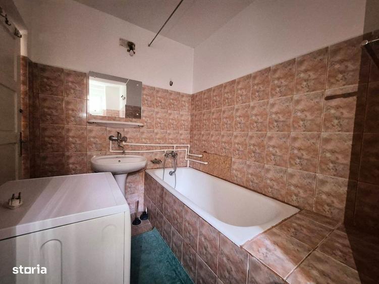 Casă cu 4 camere cu Teren 3581 Mp în Central