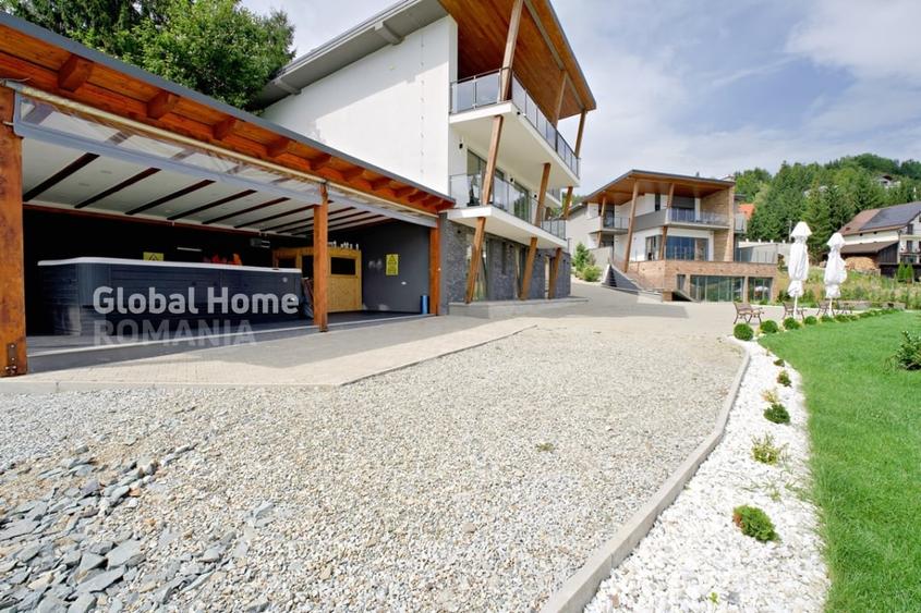 Casă individuală cu 10 camere cu Piscina în Colibița