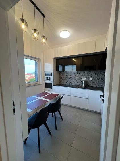 Apartament cu 3 camere decomandat, mobilat în Bună Ziua