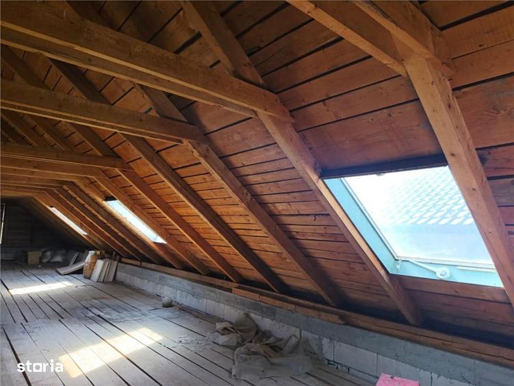 Casă cu 4 camere cu Teren 1255 Mp în 7 Noiembrie