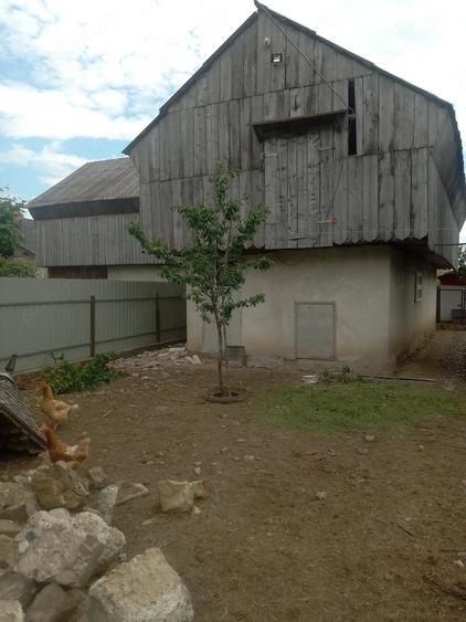 Casă cu 4 camere cu Teren 1000 Mp în Răucești