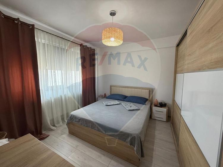 Apartament cu 3 camere semidecomandat în Pielești