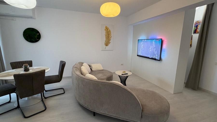 Apartament cu 3 camere decomandat în Central