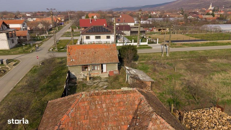Casă cu 2 camere cu Teren 1570 Mp în Cuvin