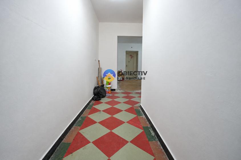 Apartament cu 3 camere semidecomandat în Central