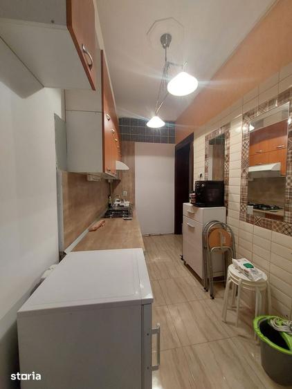 Apartament cu 4 camere, mobilat în Dacia