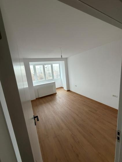 Apartament cu 3 camere semidecomandat în Vatra Luminoasă