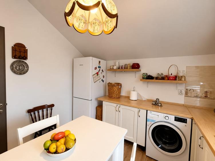 Apartament cu 2 camere semidecomandat în Cristian