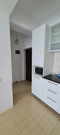 Apartament cu 2 camere semidecomandat în Roșu