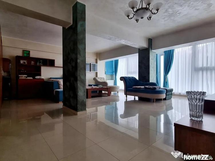 Apartament cu 3 camere decomandat în Peninsula