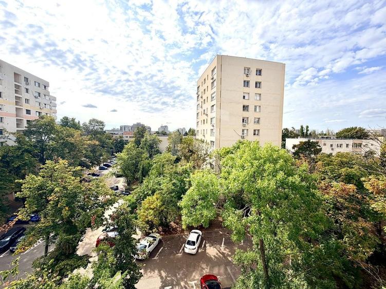 Apartament cu 3 camere semidecomandat în Titan