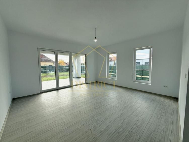 Duplex cu 4 camere cu Canalizare în Săcălaz