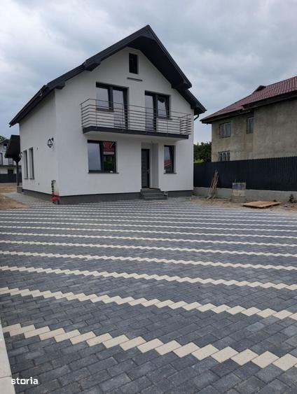 Casă cu 4 camere în Săucești