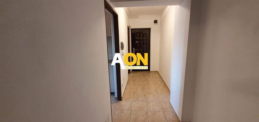 Apartament cu 4 camere decomandat, mobilat în Central