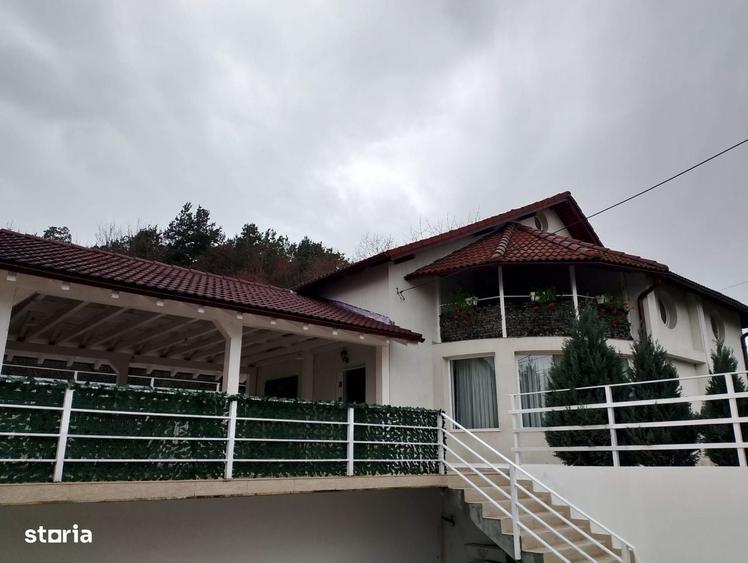 Casă cu 4 camere în Central
