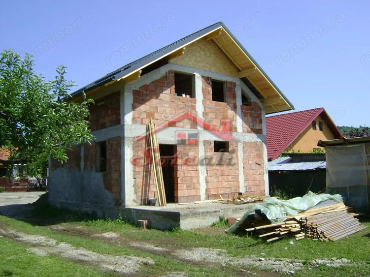 Casă cu Teren 650 Mp în Cornu