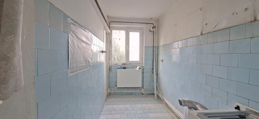 Apartament cu 2 camere decomandat în Micro 20